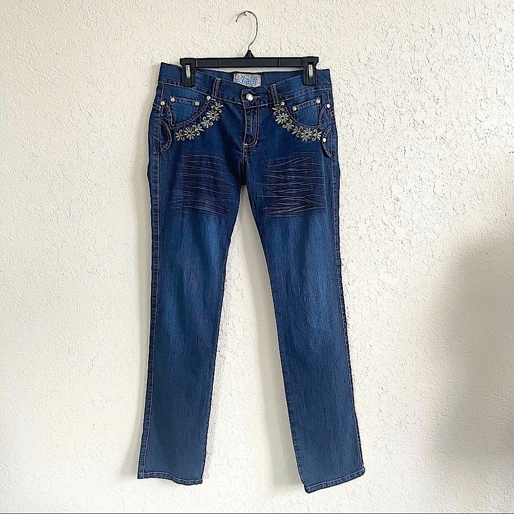 AQUA Women’s Floral Embroidered Pockets Denim Jeans Medium Wash Casual